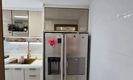 Apartamento de 2 quartos, 1 suíte, varanda, no Condomínio Città de Lauro de Freitas.