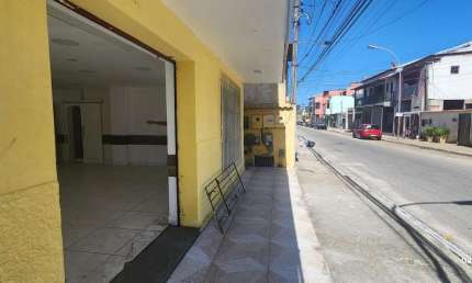 Loja para locação de esquina com sala ampla e 1 banheiro, Gamboa, Cabo Frio, RJ