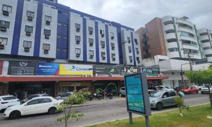 Sala em prédio para Locação contendo sala ampla e 1 banheiro, Centro, Cabo Frio, RJ