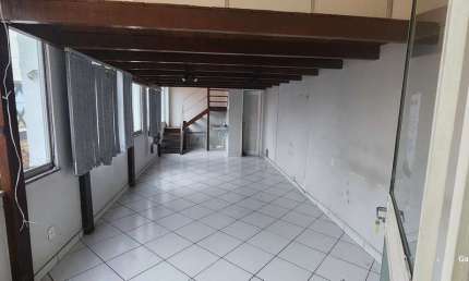 Sala  para Locação Comercial Duplex contendo sala em excelente tamanho 1 banheiro social , Centro,
