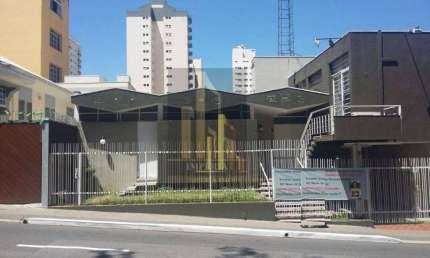 Casa comercial para venda ou locação, no Centro de Jundiaí.