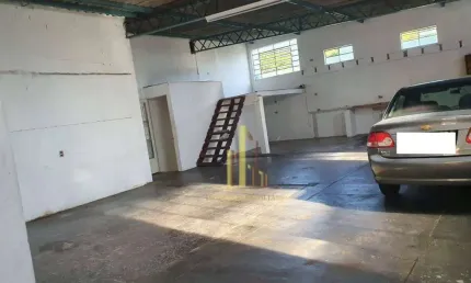 Casa  com Salão Comercial no Bairro Ivoturucaia, Jundiaí/SP