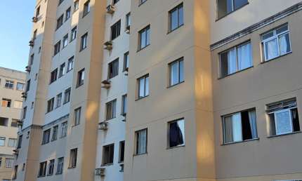 Apartamento de 2 qtos com vista livre, privativa e elevador.