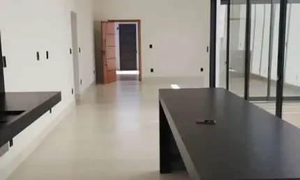 Casa com 3 quartos à venda no Novo Mundo, Uberlândia  por R$ 950.000