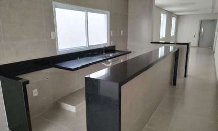 Casa com 4 quartos à venda na Cidade Jardim, Uberlândia  por R$ 950.000