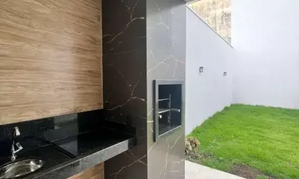 Casa com 3 quartos à venda no Santa Mônica, Uberlândia  por R$ 860.000