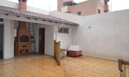 Casa com 5 quartos à venda no Santa Mônica, Uberlândia  por R$ 1.050.000