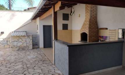 Casa com 3 quartos à venda na Cidade Jardim, Uberlândia  por R$ 685.000
