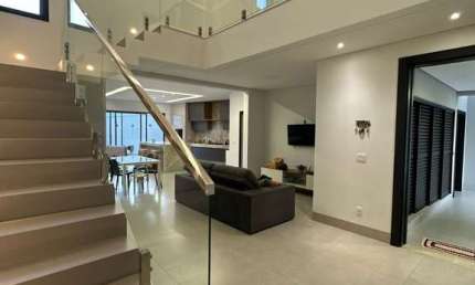 Casa em condomínio fechado com 3 quartos à venda no Grand Ville, Uberlândia  por R$ 1.750.000
