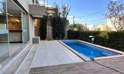 Casa em condomínio fechado com 3 quartos à venda no Jardins Barcelona, Uberlândia  por R$ 2.350.000