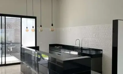 Casa em condomínio fechado com 3 quartos à venda no Jardim Holanda, Uberlândia  por R$ 947.000