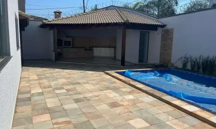 Casa com 4 quartos à venda no Alto Umuarama, Uberlândia  por R$ 1.280.000
