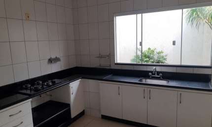Casa em condomínio fechado com 3 quartos à venda no Jardim Inconfidência, Uberlândia  por R$ 1.200.000