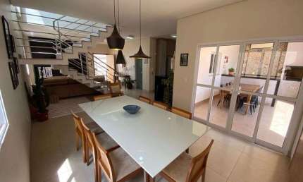 Casa com 3 quartos à venda no Alto Umuarama, Uberlândia  por R$ 1.250.000