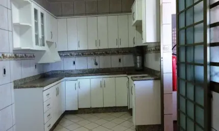Casa com 2 quartos à venda no Martins, Uberlândia  por R$ 1.000.000