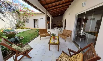 Casa com 4 quartos à venda no Jardim Karaíba, Uberlândia  por R$ 1.350.000