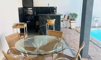 Casa com 3 quartos à venda no Alto Umuarama, Uberlândia  por R$ 970.000
