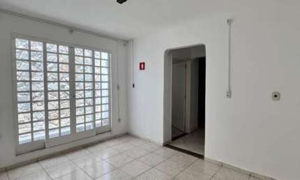 Casa comercial à venda no Cazeca, Uberlândia  por R$ 950.000