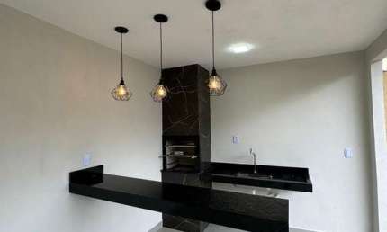 Casa com 3 quartos à venda no Jardim Europa, Uberlândia  por R$ 650.000