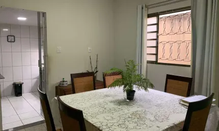 Casa com 4 quartos à venda no santa mônica, uberlândia  por r$ 575.000