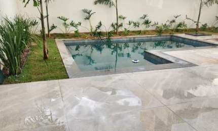 Casa em condomínio fechado com 4 quartos à venda no Granja Marileusa, Uberlândia  por R$ 2.300.000
