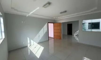 Casa com 3 quartos à venda no Jardim Botânico, Uberlândia  por R$ 790.000