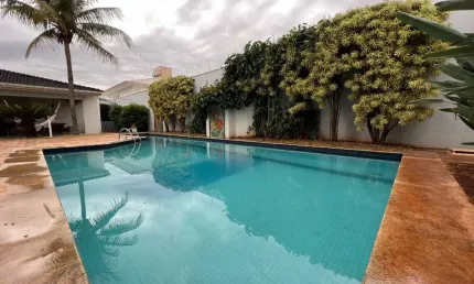 Casa com 4 quartos à venda no Altamira, Uberlândia  por R$ 2.700.000