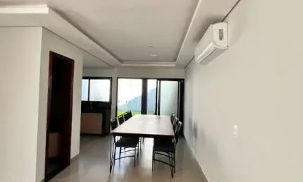 Casa com 3 quartos à venda no Novo Mundo, Uberlândia  por R$ 590.000
