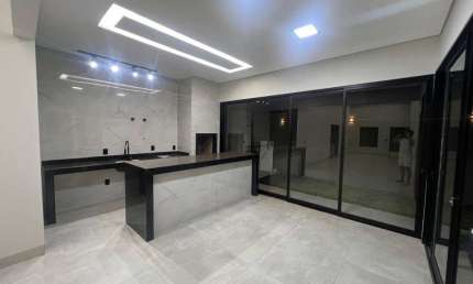 Casa com 3 quartos à venda no Alto Umuarama, Uberlândia  por R$ 970.000