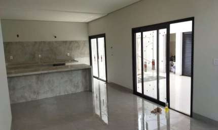 Casa com 3 quartos à venda no Alto Umuarama, Uberlândia  por R$ 650.000