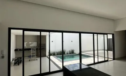 Casa com 3 quartos à venda em Vida Nova, Uberlândia  por R$ 1.160.000