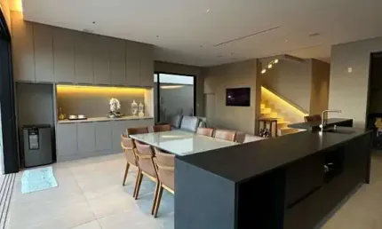 Casa em condomínio fechado com 5 quartos à venda em Laranjeiras, Uberlândia  por R$ 3.000.000
