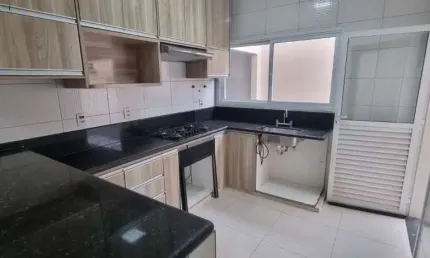Casa com 3 quartos à venda no Jardim Europa, Uberlândia  por R$ 590.000