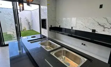 Casa com 3 quartos à venda no Jardim Botânico, Uberlândia  por R$ 1.050.000