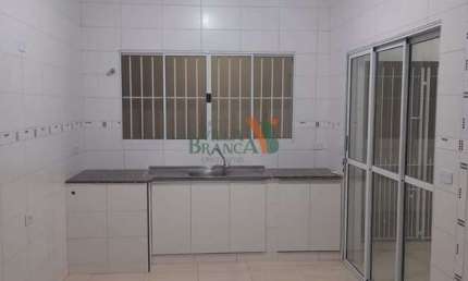 Casa com 2 dormitórios para alugar, 89 m² por R$ 2.600,00 - Villa Branca - Jacareí/SP