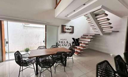 Sobrado com 4 dormitórios para alugar, 200 m² por R$ 5.500,00/mês - Villa Branca - Jacareí/SP