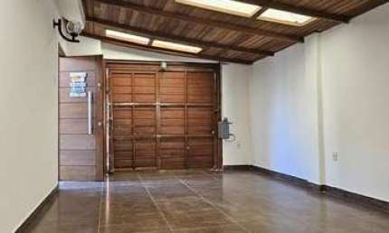 Ótima casa  no Centro, com 2 dormitórios  e garagem