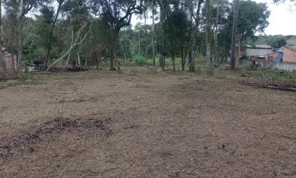 Terreno plano com 1.000 metros quadrados em condominio fechado