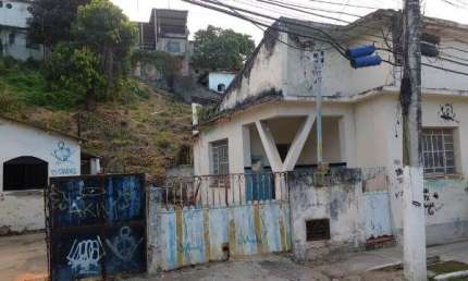 D13-Neves, São Gonçalo - Casa  3 quartos, garagem, kitnet, muito quintal, doc ok. SOMENTE A VISTA