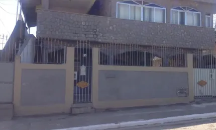 D05-Rocha-São Gonçalo-Casa sobrado ampla,3 qts c/1ste,varanda, 2 vagas,aceita financiamento bancário