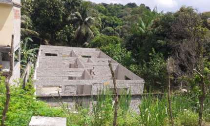 D16-Engenho Pequeno-São Gonçalo-Terreno 360m² - Casa em construção, bem estruturada, Condom. fechado