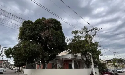 D25-Neves-São Gonçalo,Casa REFORMADA d esquina,3qts,Garagem,Quintal.Bom local,Aceita financ.bancário