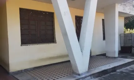 Ótima casa grande 3 quartos dep completa quintal 2 vagas