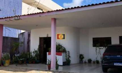 Casa Para Vender com 03 quartos 01 suíte no bairro Bessa em João Pessoa