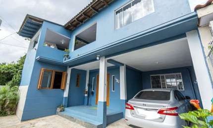 Sobrado Gigante ! Ótimo Acabamento ! Boa Localização !