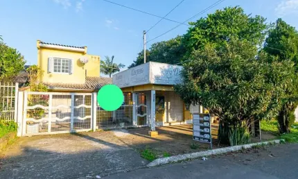 Sobrado de 250 metros de área construída com piscina !e Loja !