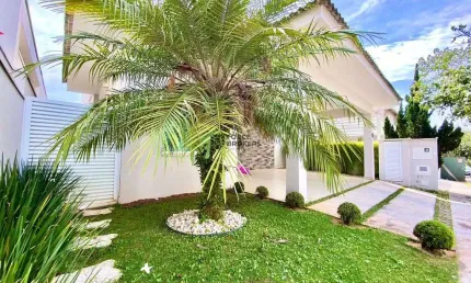 Sobrado com 3 suítes, escritório e área gourmet com piscina, bosque dos jatobás