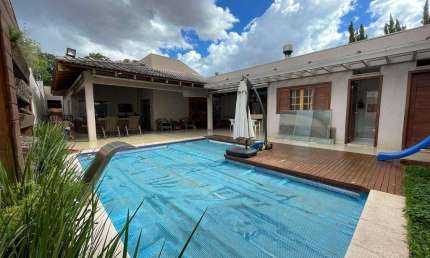 Casa para venda tem 315 metros quadrados com 4 quartos em Monte Castelo - Campo Grande - MS