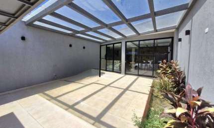 Casa com 3 Quartos, 1 Suíte e Área Gourmet Integrada com a Sala