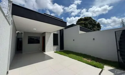 Casa térrea com suíte e churrasqueira no Rita Vieira.